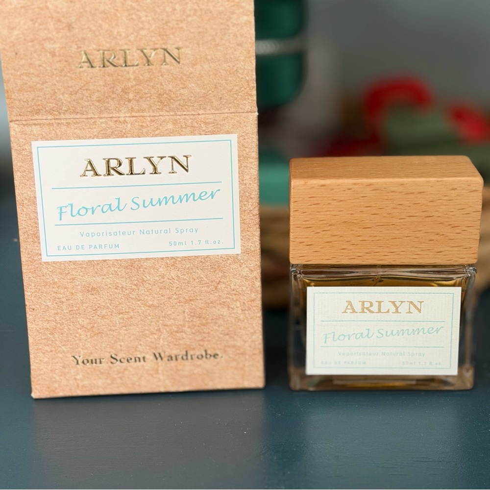 Arlyn Floral Summer Natural Spray